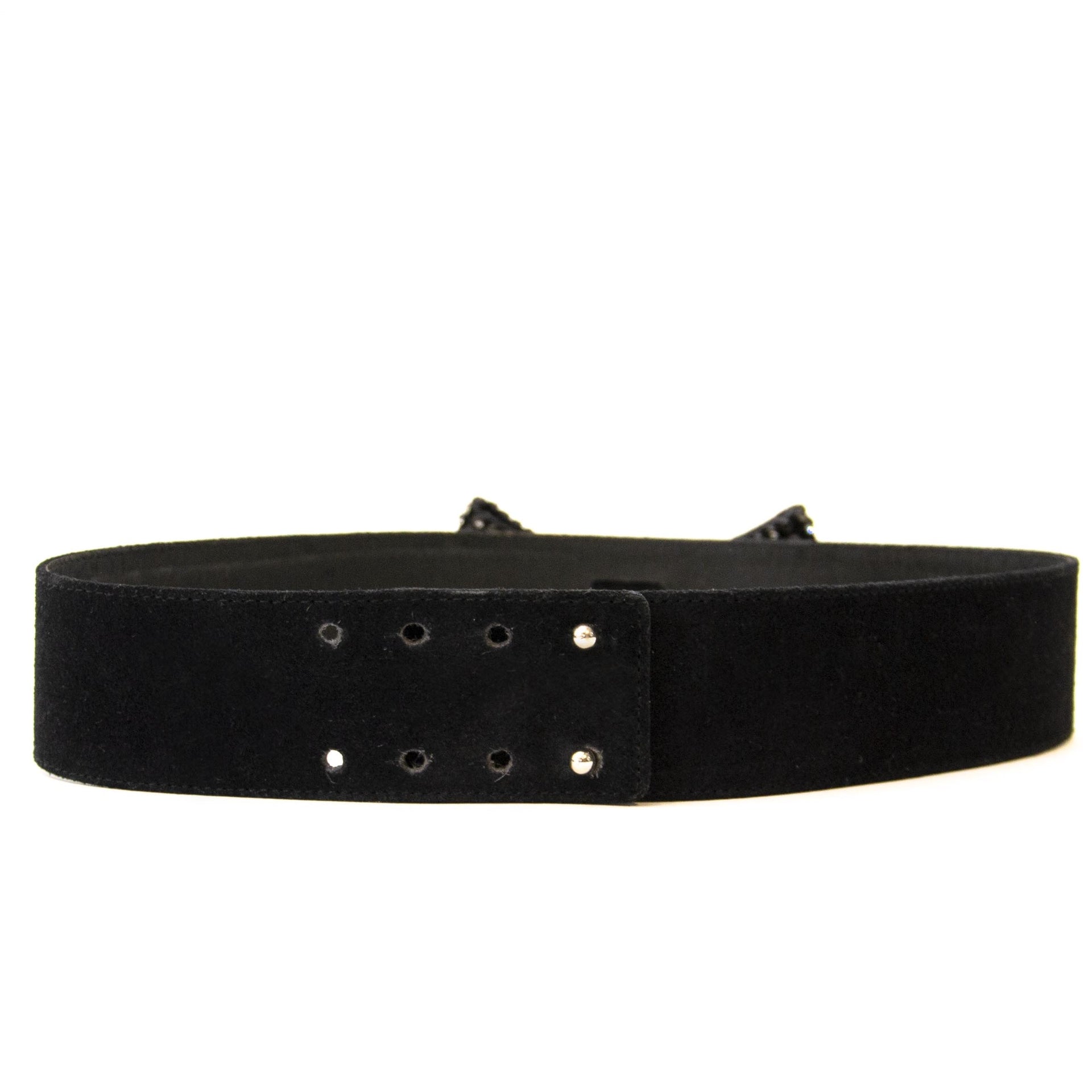 Yves Saint Laurent Black Suede Bow Belt - Size 70. Buy authentic secondhand Delvaux belts at Labellov vintage fashion webshop for the lowest price. Koop authentieke tweedehands Delvaux riemen bij Labellov vintage mode webshop voor de laagste prijs.
