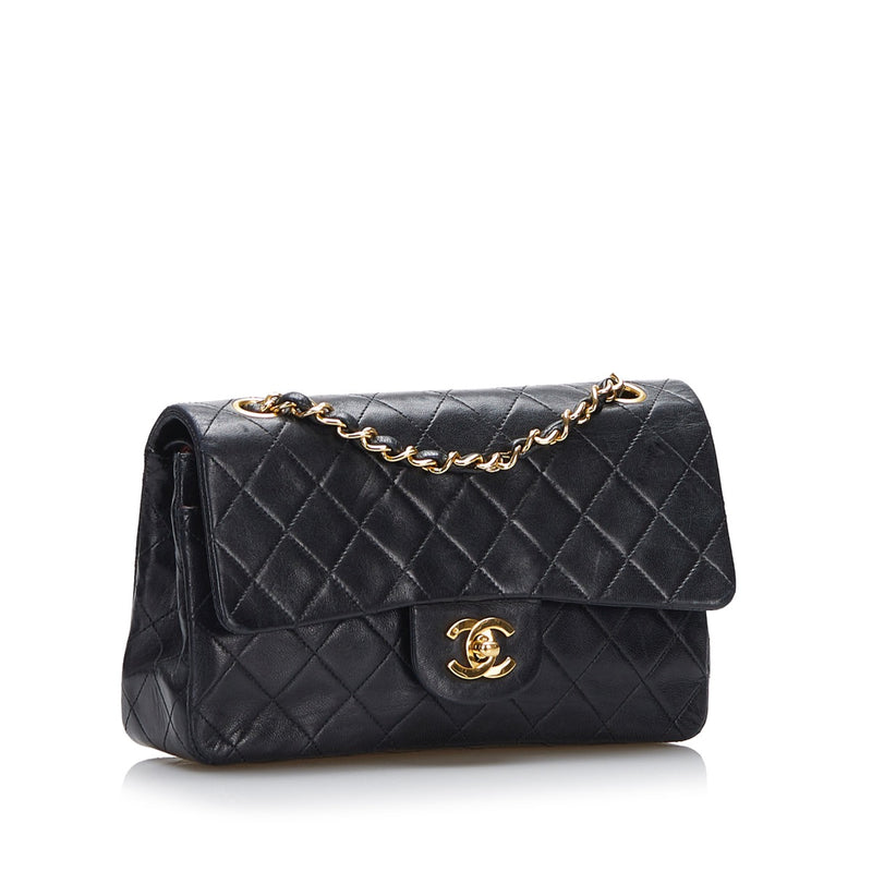 Shop safe online at Labellov in Antwerp, Brussels and Knokke this 100% authentic second hand Chanel Black Lambskin Small Classic Flap
