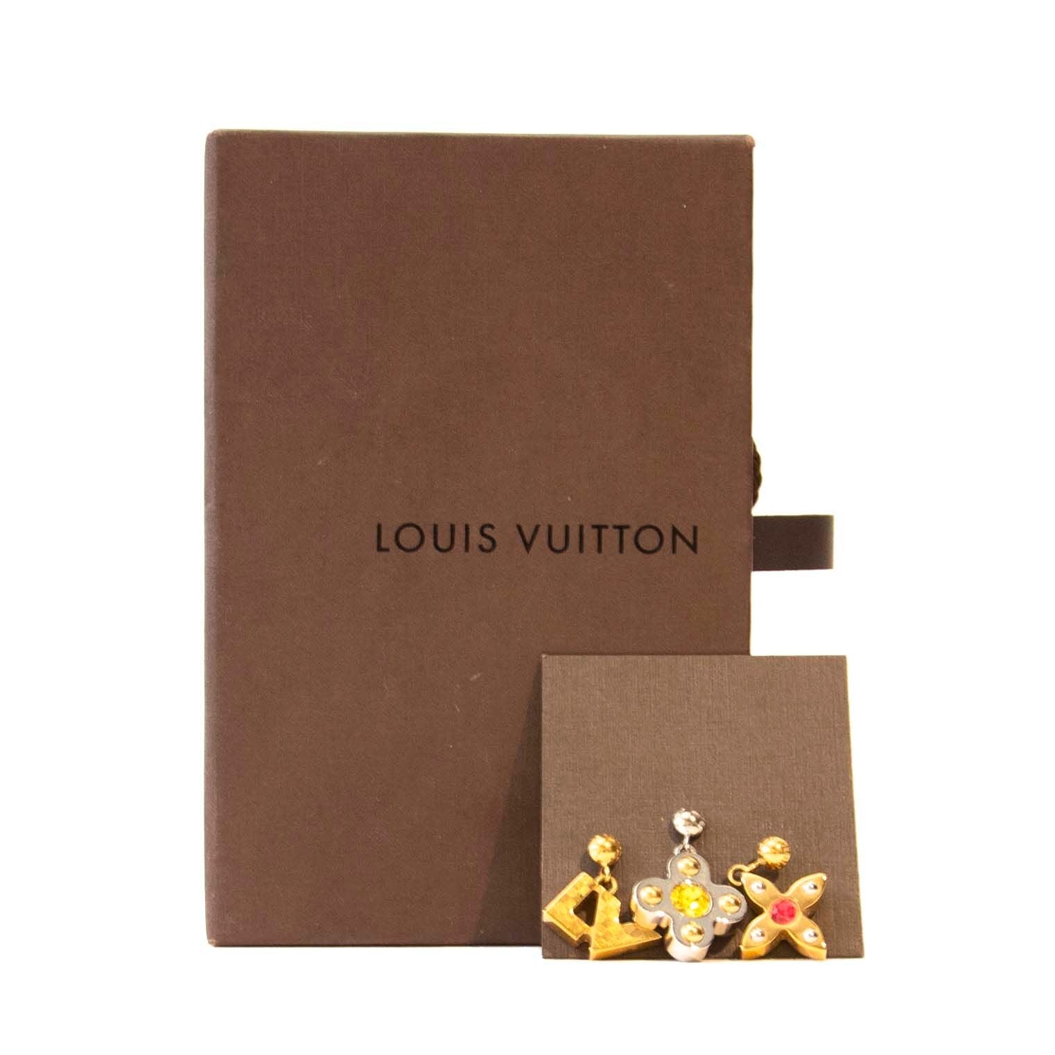 Koop authentieke oorbellen van Louis Vuitton aan de juiste prijs bij LabelLOV vintage webshop.