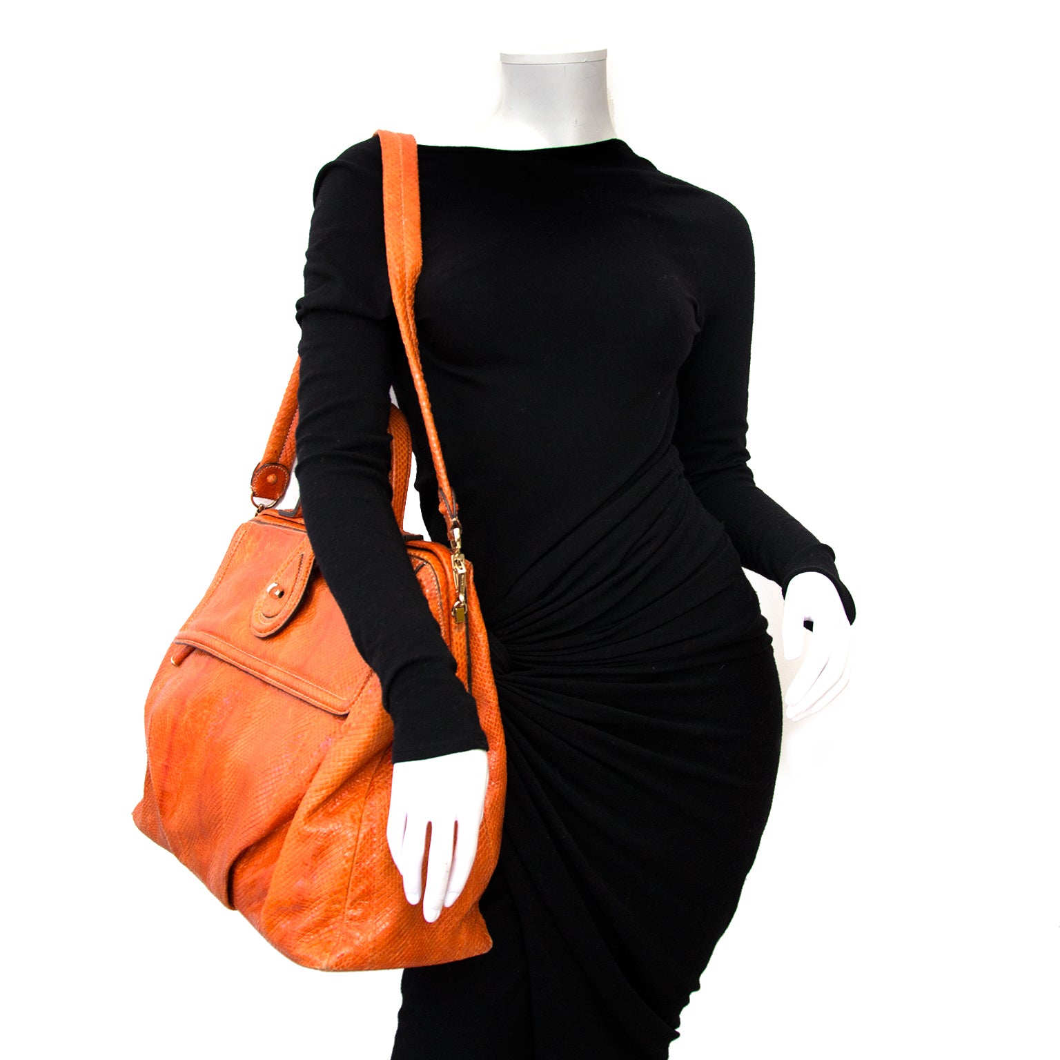 koop aan de beste prijs jou tweedehands Zagliani Orange Python Large Hobo Bag