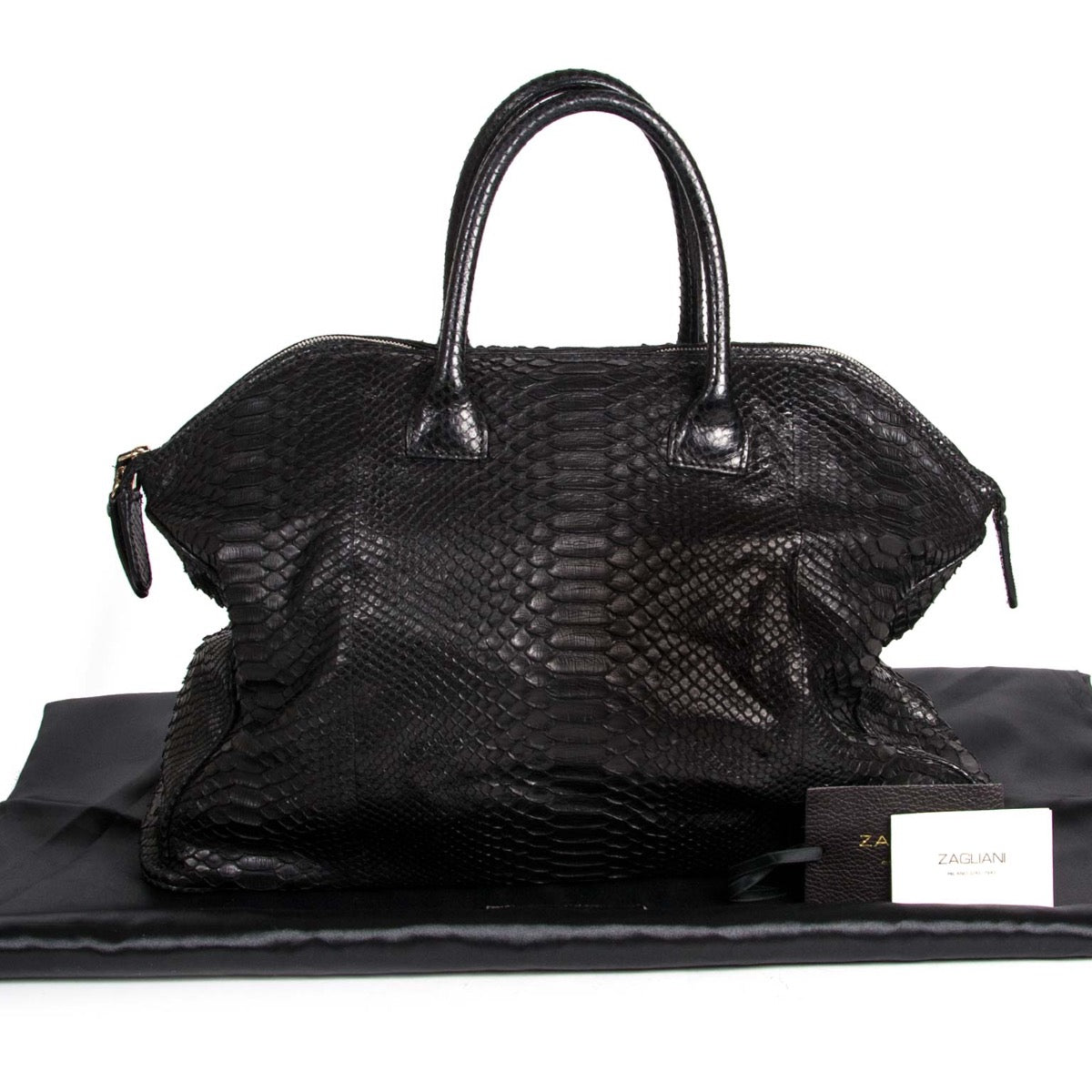 Koop en verkoop uw authentieke Zagliani Black Python Large Tomodachi Bowling Bag aan de beste prijs.