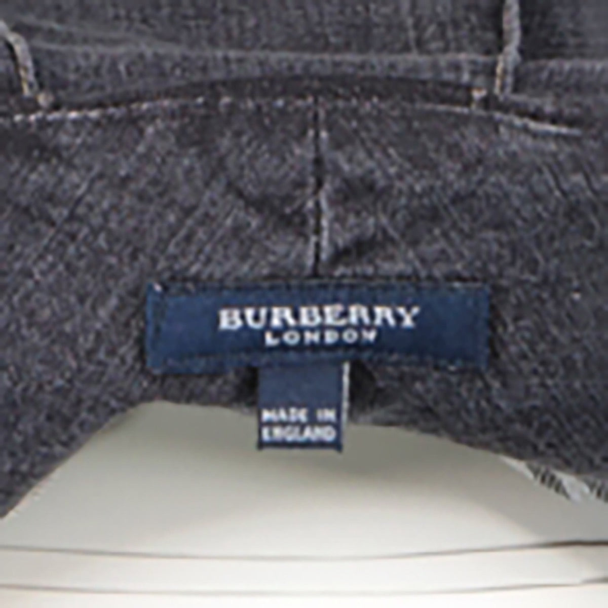Buy online an authentic second hand Burberry London black pleated denim bottom - Size: 36 in very good condition at Labellov in Antwerp.
