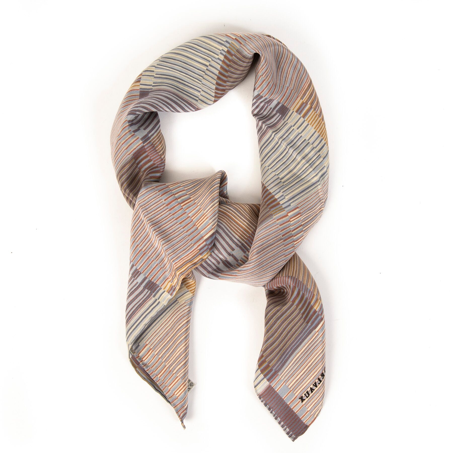 Delvaux Grey 100% Silk Scarf. Buy authentic Delvaux scarf online at LabelLOV webshop. Safe payment.