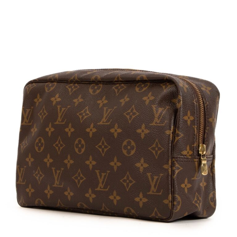 Trousse de toilette leather travel bag Louis Vuitton Brown in Leather -  24972945