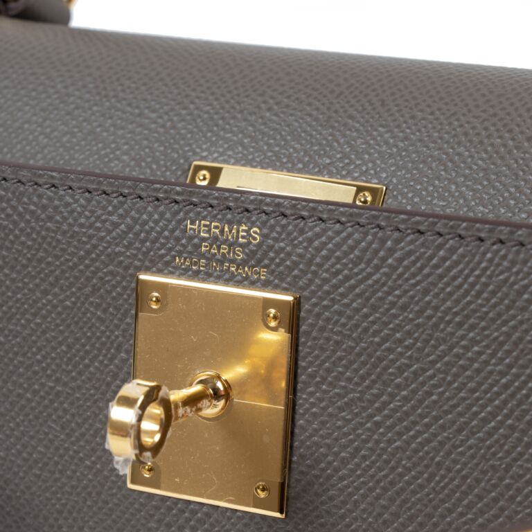 Hermès Etoupe and Black Epsom Horseshoe 28 cm Kelly For Sale at