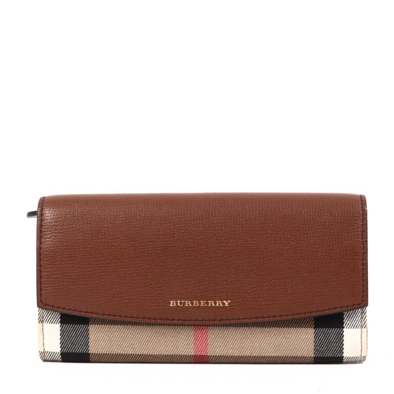 Burberry House Check Leather Wallet Labellov Buy and Sell Authentic Luxury