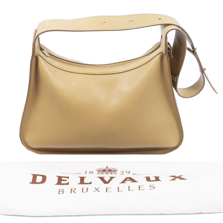 You had me at yellow 💛 @delvaux #DelvauxSS24