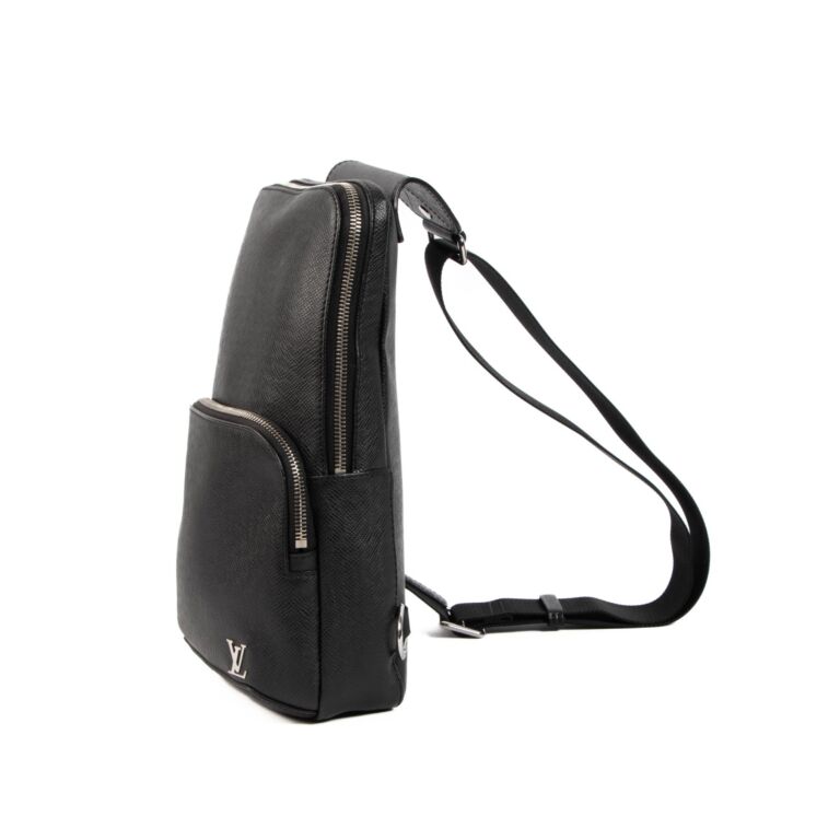 Louis Vuitton Avenue Sling Bag Taiga Black/Pvc/Black/Body