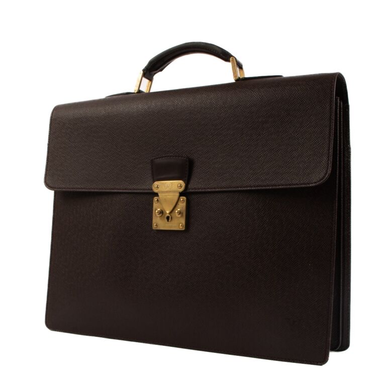 Louis Vuitton Taiga Robusto 1 Briefcase (SHG-QkwrYL) – LuxeDH