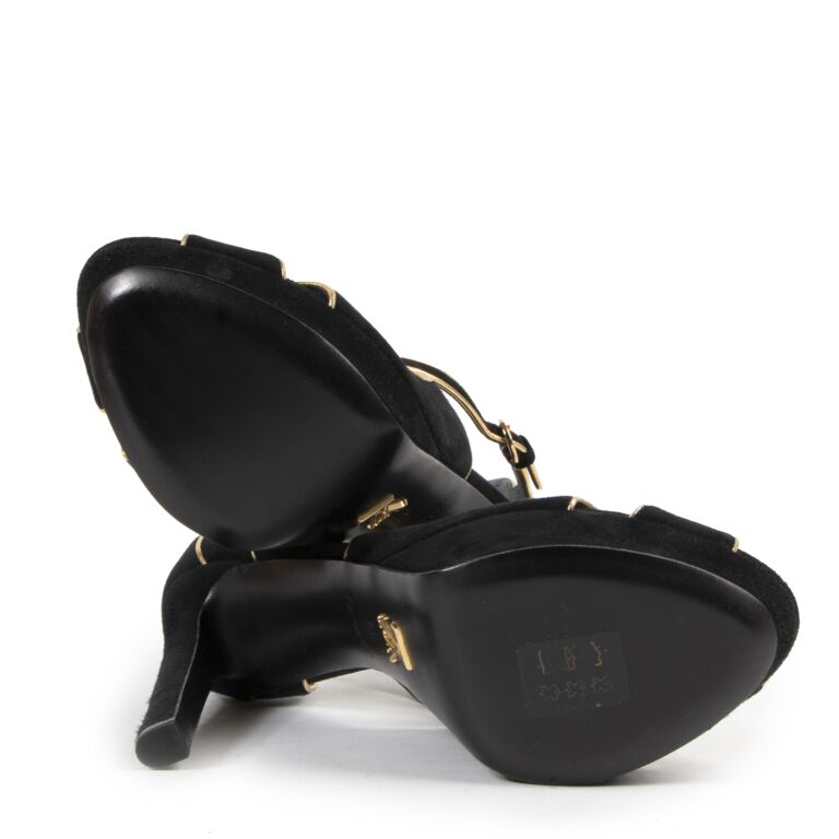 Louis Vuitton Black Patent Leather Pump Gold Logo (39 EU) at 1stDibs