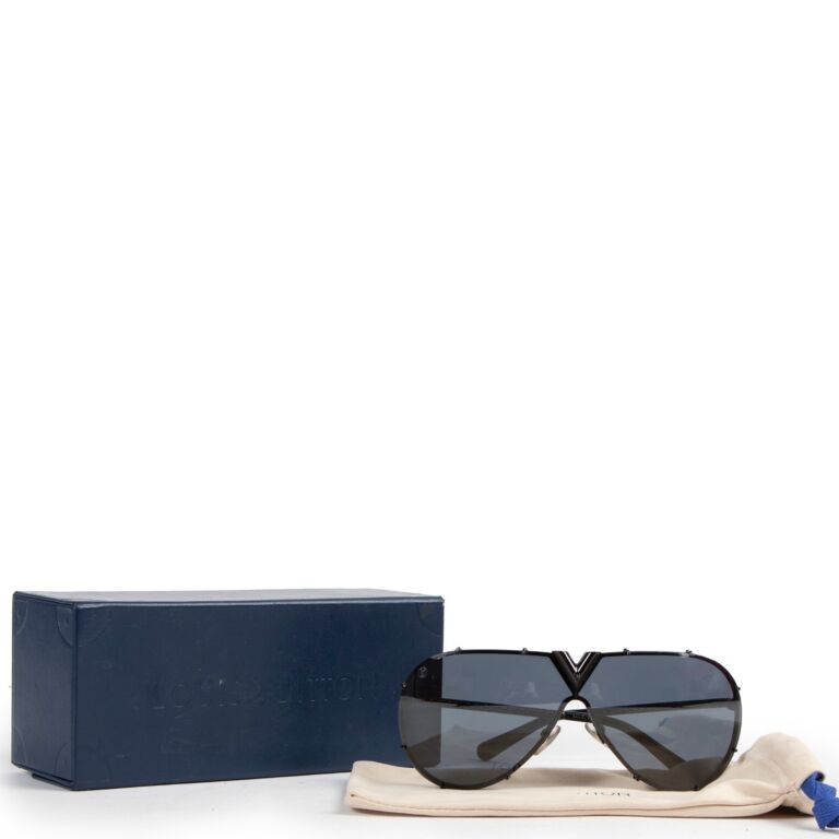 Louis Vuitton Black Drive Sunglasses ○ Labellov ○ Buy and Sell
