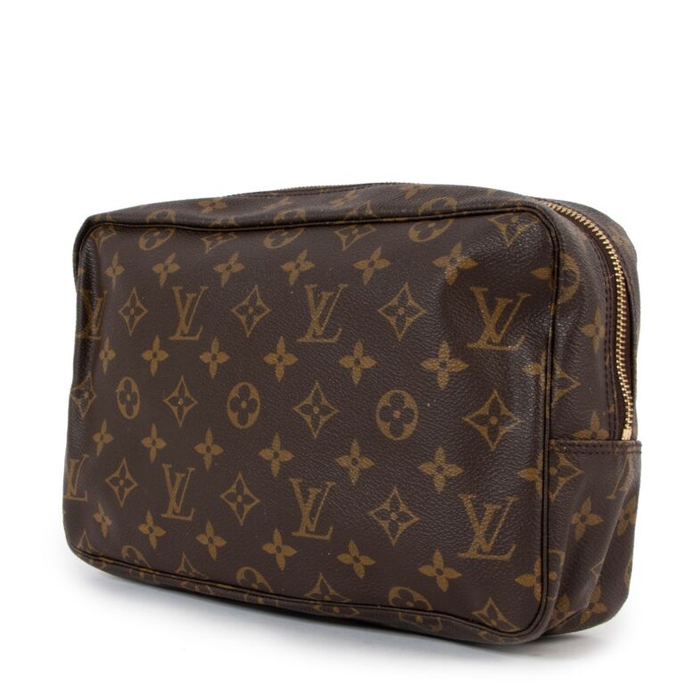 Louis Vuitton Trousse Toilery Pouch GM Taiga Leather Green 232555