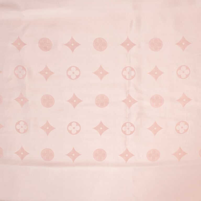 Châle monogram silk scarf Louis Vuitton Pink in Silk - 33008975