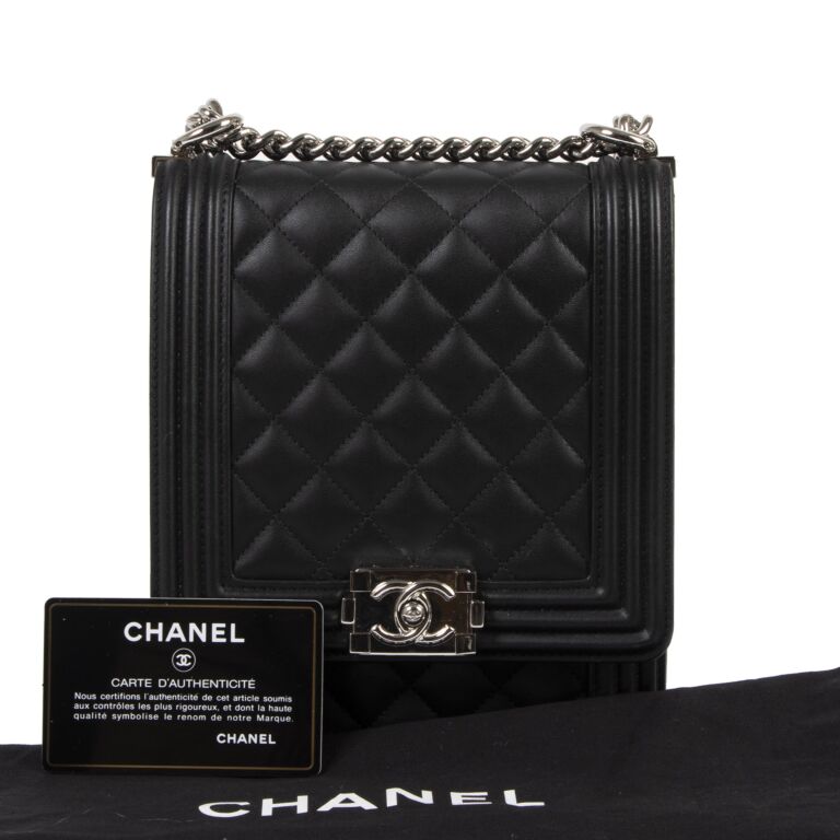Boy leather crossbody bag Chanel Navy in Leather  25979571