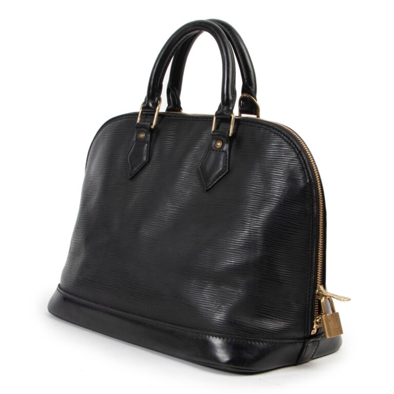 Authentic Louis Vuitton EPI leather RARE Alma MM PIMENT with BAG CHARM EXC  COND