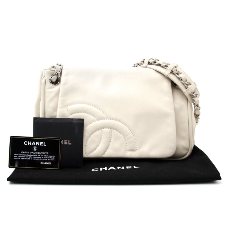 Chanel Accordion Cream Flap Bag ○ Labellov ○ Buy and Sell Authentic Luxury