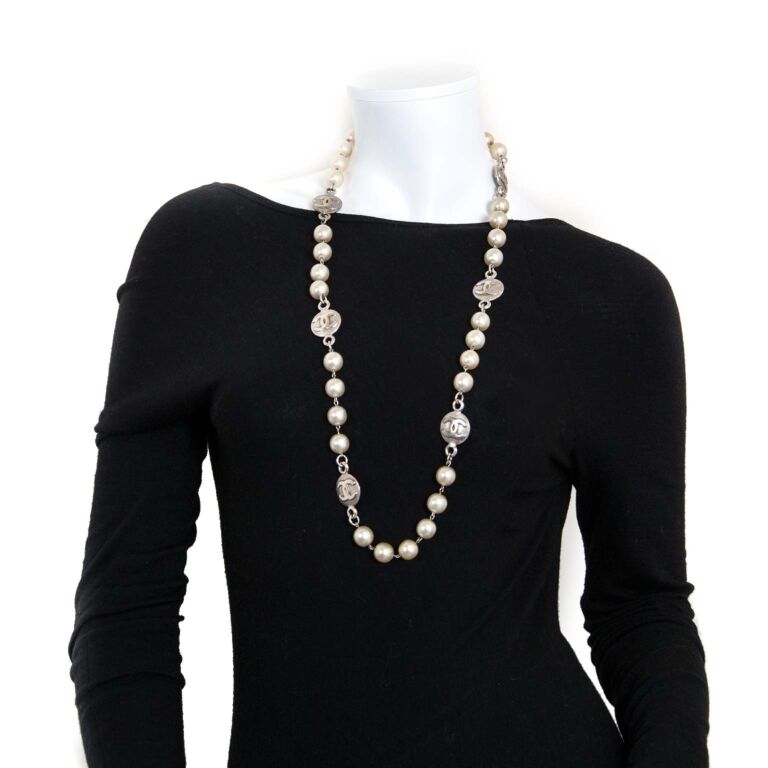 Chanel Faux Pearl and Crystal Star CC Short Necklace  Yoogis Closet
