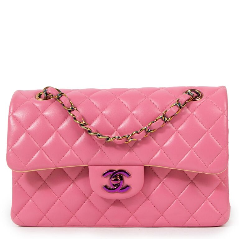 Small flap bag Sequins  goldtone metal white  pink  Fashion  CHANEL