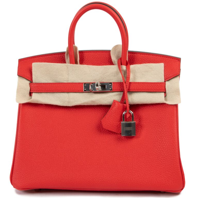A ROUGE TOMATE TOGO LEATHER RETOURNÉ KELLY 25 WITH GOLD HARDWARE