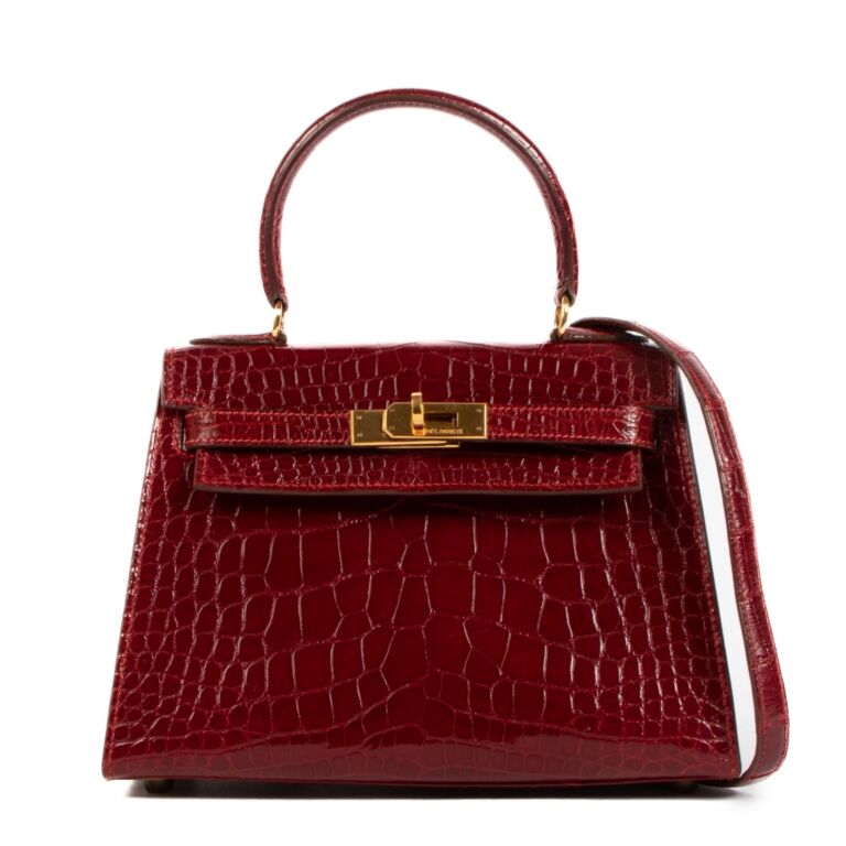 Exceptional Hermès Vintage Mini Kelly Sellier Bag Shiny Red Lizard