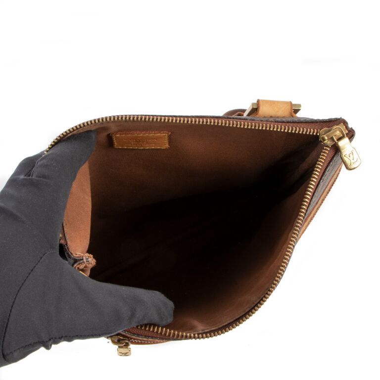 Louis Vuitton Monogram Pochette Bosphore Messenger Crossbody Bag ○ Labellov  ○ Buy and Sell Authentic Luxury