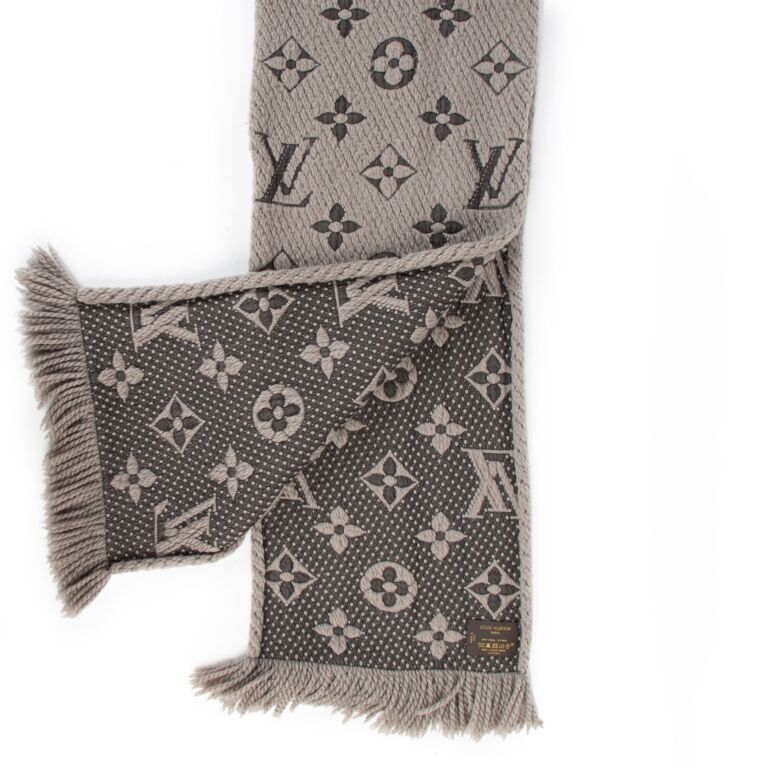 Châle monogram wool scarf Louis Vuitton Grey in Wool - 35020118