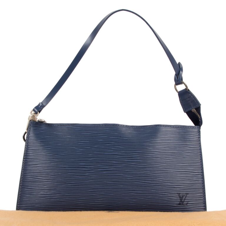 Preloved Flaws Louis Vuitton LV Epi Blue Leather 6 Brass Key Holder France