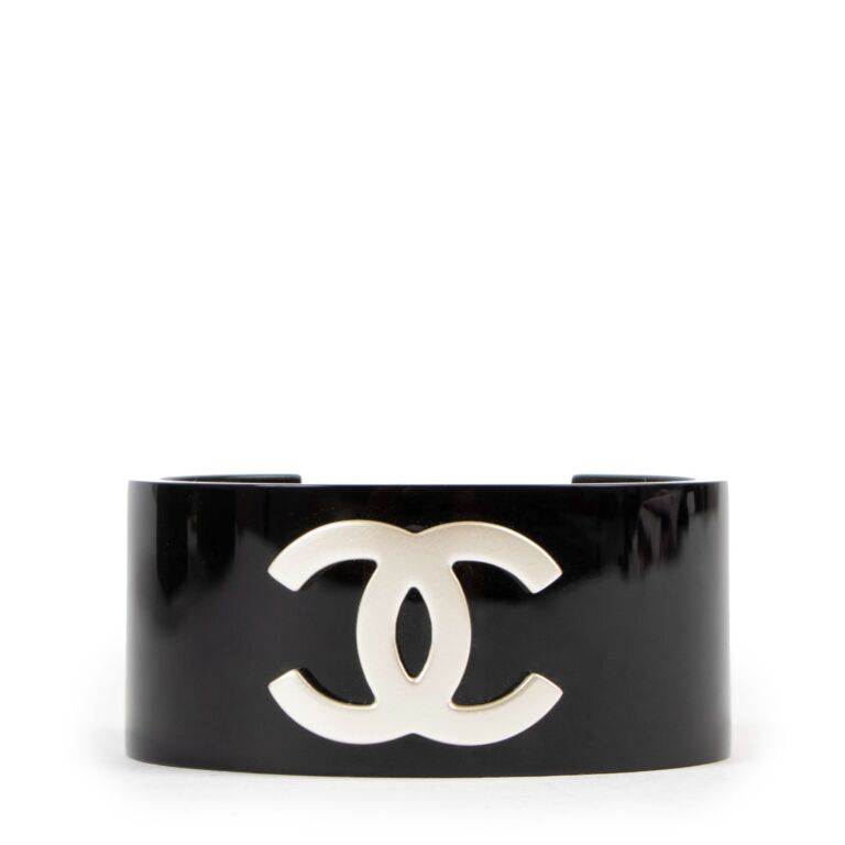 Chanel, a black acrylic bracelet with pearls, 2019. - Bukowskis