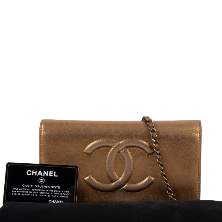 Zipped coin purse - Shiny grained calfskin, strass & gold-tone metal, light  brown — Fashion | CHANEL