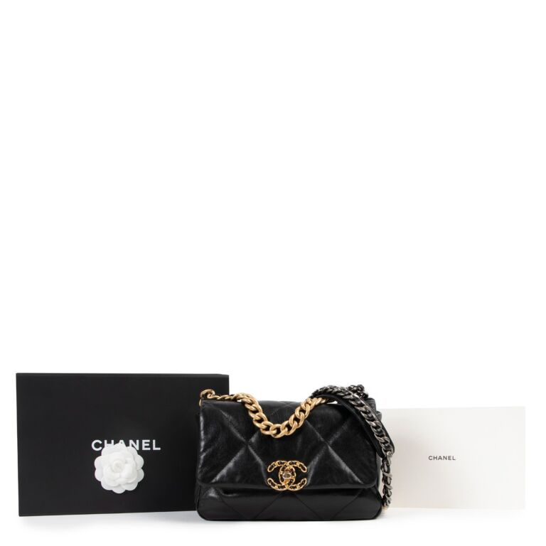 Chanel 19 leather handbag Chanel Black in Leather - 18344364