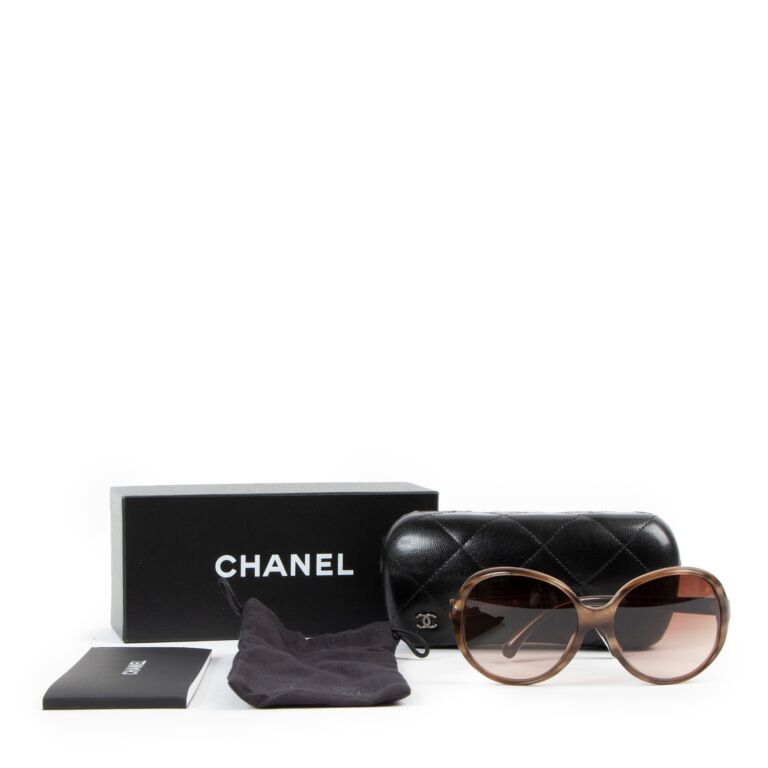 Chanel, Brown square tortoise bow sunglasses - Unique Designer Pieces