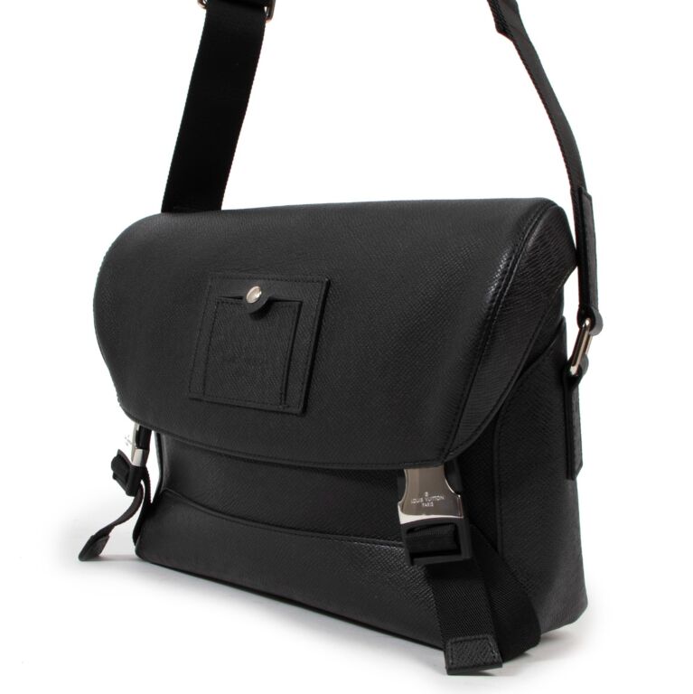 Black Louis Vuitton Messenger Bags for Men for sale