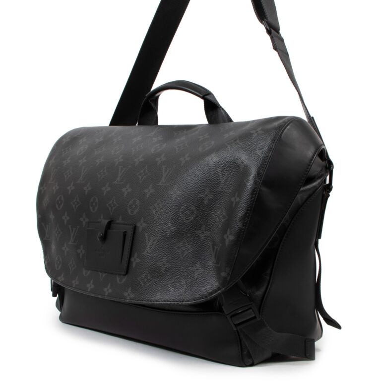 Louis Vuitton Men's Messenger Voyage Pm Shoulder Bag Monogram Eclipse Black  Gray