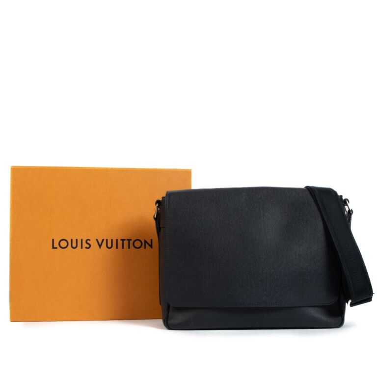 Louis Vuitton Taiga Roman GM - Black Messenger Bags, Bags - LOU785100