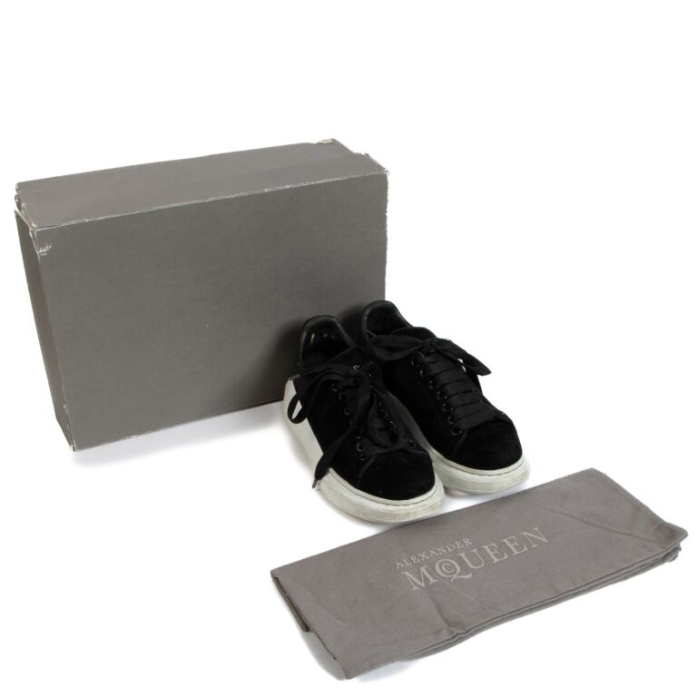 screech tåbelig Whirlpool Alexander McQueen Black Velvet Sneakers - Size 37 ○ Labellov ○ Buy and Sell  Authentic Luxury