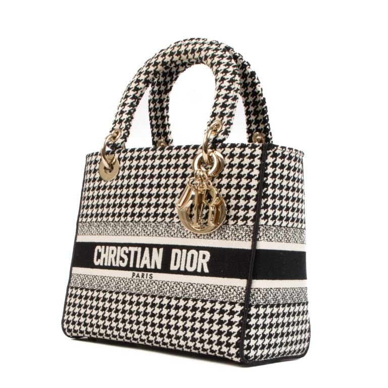 Christian Dior M0565OEAX_M933 MEDIUM LADY D-LITE BAG White D-Lace  (M0565OEAX_M933) | Christian dior purses, Dior, Christian dior bag