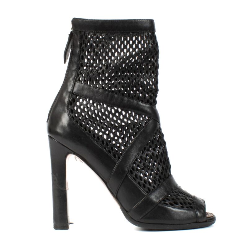 Buy The Attico Devon Beatle 95 mm Heeled Boots | Black Color Women | AJIO  LUXE