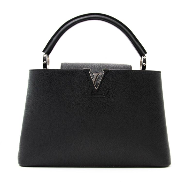 Louis Vuitton® Capucines Mini Black. Size