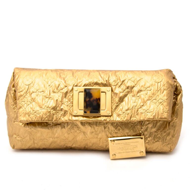Louis Vuitton Gold Clutch Altair ○ Labellov ○ Buy and Sell