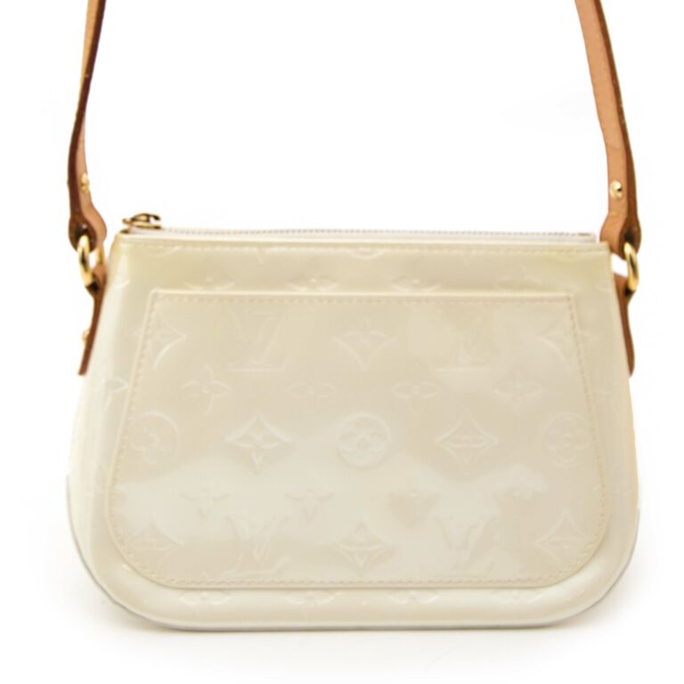Louis Vuitton Perle Monogram Vernis Minna Street Crossbody Bag 863135 For  Sale at 1stDibs