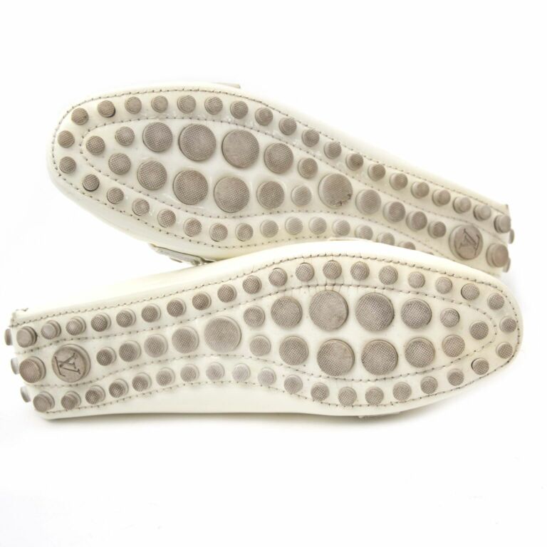 Leather flats Louis Vuitton White size 35.5 EU in Leather - 23414601