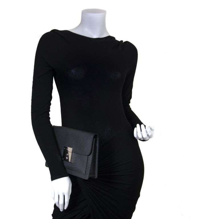 Louis Vuitton Black Taiga Baikal Leather ref.915340 - Joli Closet