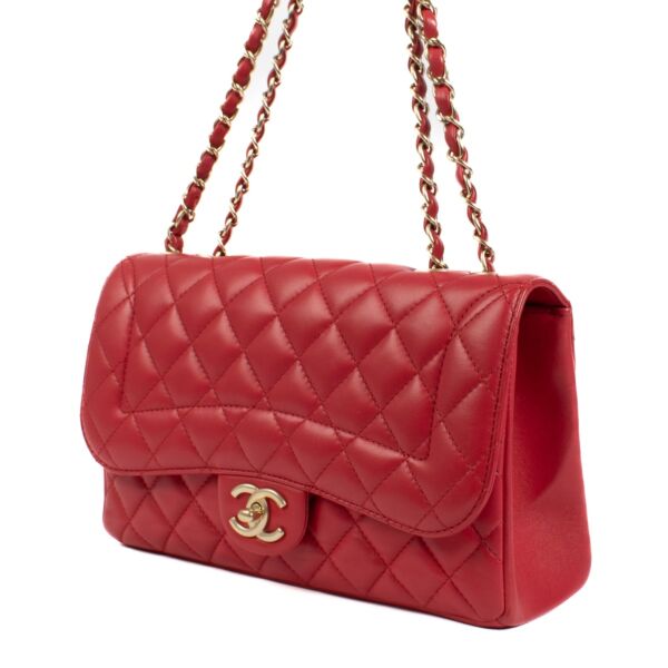 Shop 100% authentic secondhand Chanel Framboise Lambskin Medium Diana Bag on Labellov.com