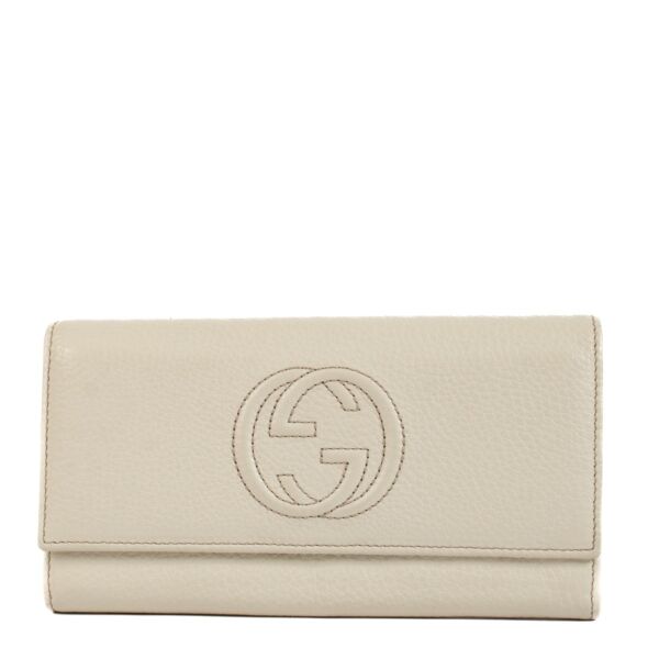 Shop 100% authentic Gucci White Long Wallet at Labellov.com.