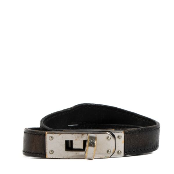 Shop safe online at Labellov in Antwerp, Brussels and Knokke this 100% authentic second hand Hermès Black Leather Kelly Double Tour Bracelet