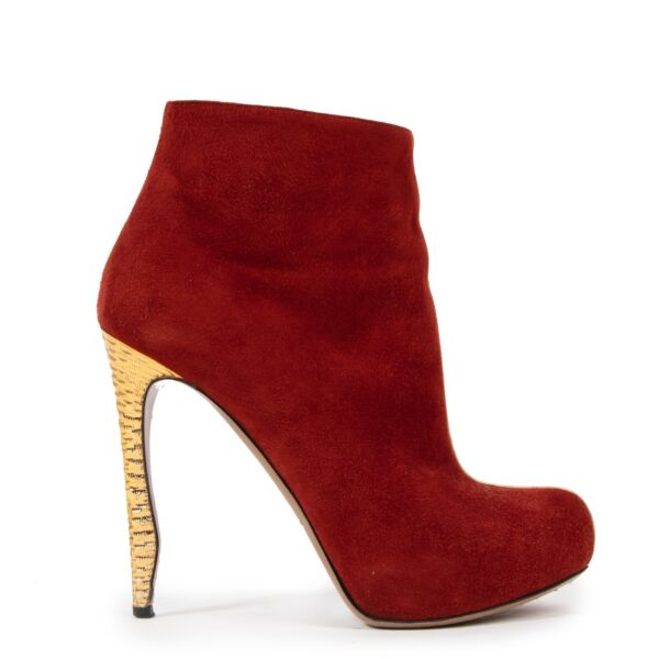 Shop safe online at Labellov in Antwerp these 100% authentic second hand Nicholas Kirkwood Red Suede Platform Boots - size 38