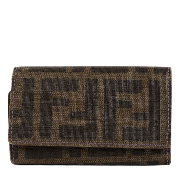 Shop safe online at Labellov in Antwerp and Knokke this 100% authentic second hand Fendi FF Key Holder
