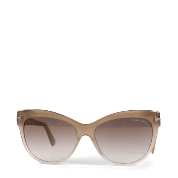 Shop safe online at Labellov in Antwerp, Brussels and Knokke this 100% authentic second hand Tom Ford Beige Lily Sunglasses