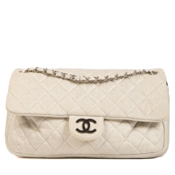 Chanel Accordion Cream Flap Bag ○ Labellov ○ Buy and Sell Authentic Luxury