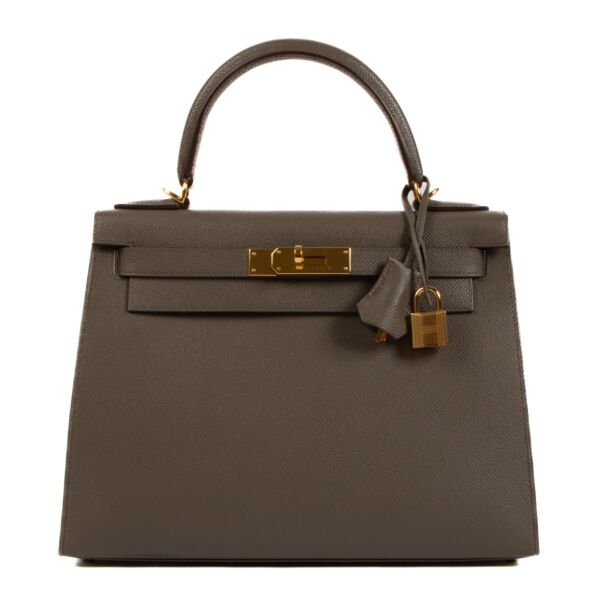 Authentic second hand new Hermès Kelly 28 Gris Etain Epsom GHW on www.labellov.com
